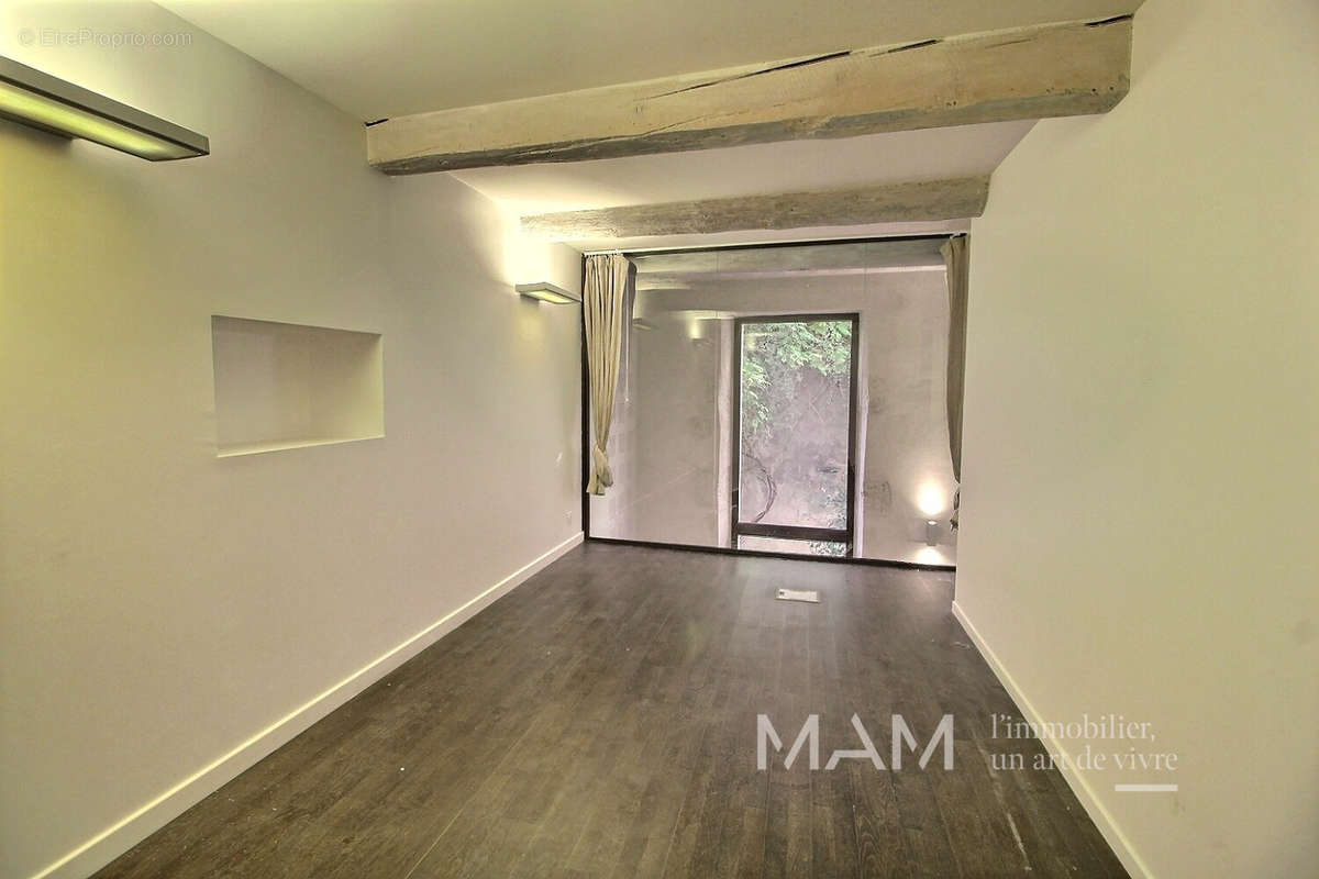 Appartement à MARSEILLE-6E