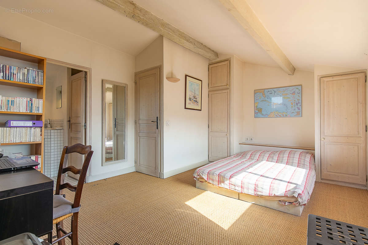 Appartement à MARSEILLE-6E