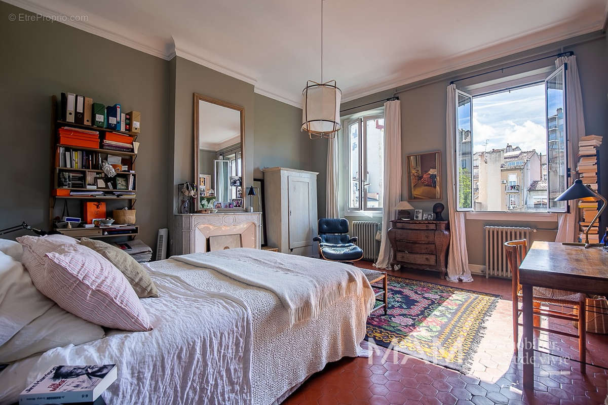 Appartement à MARSEILLE-6E