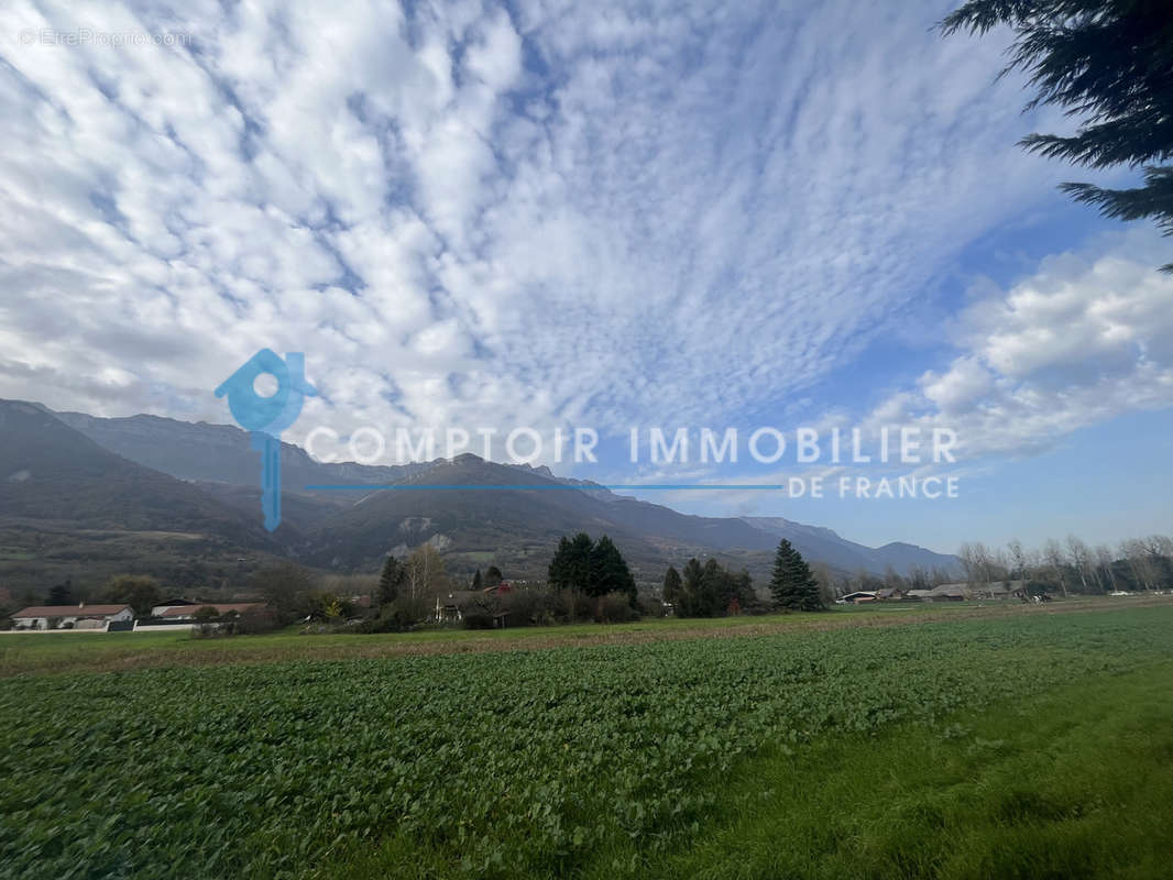 Terrain à LA TERRASSE