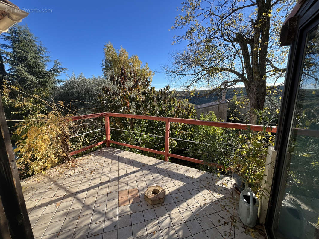 Maison à ARTIGNOSC-SUR-VERDON