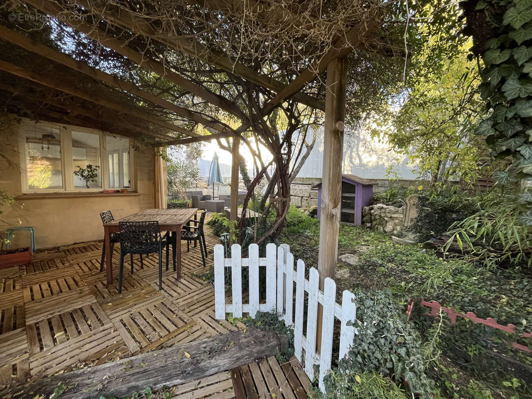 Maison à ARTIGNOSC-SUR-VERDON