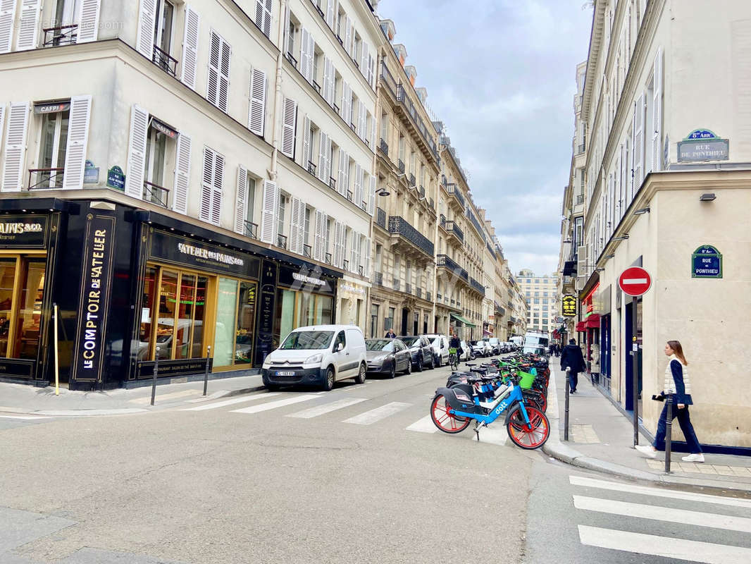 Commerce à PARIS-8E