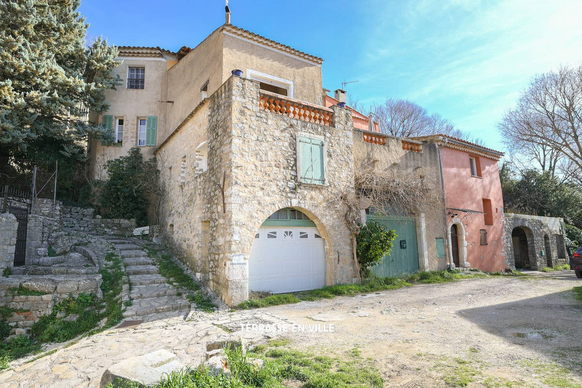 Maison à MEOUNES-LES-MONTRIEUX