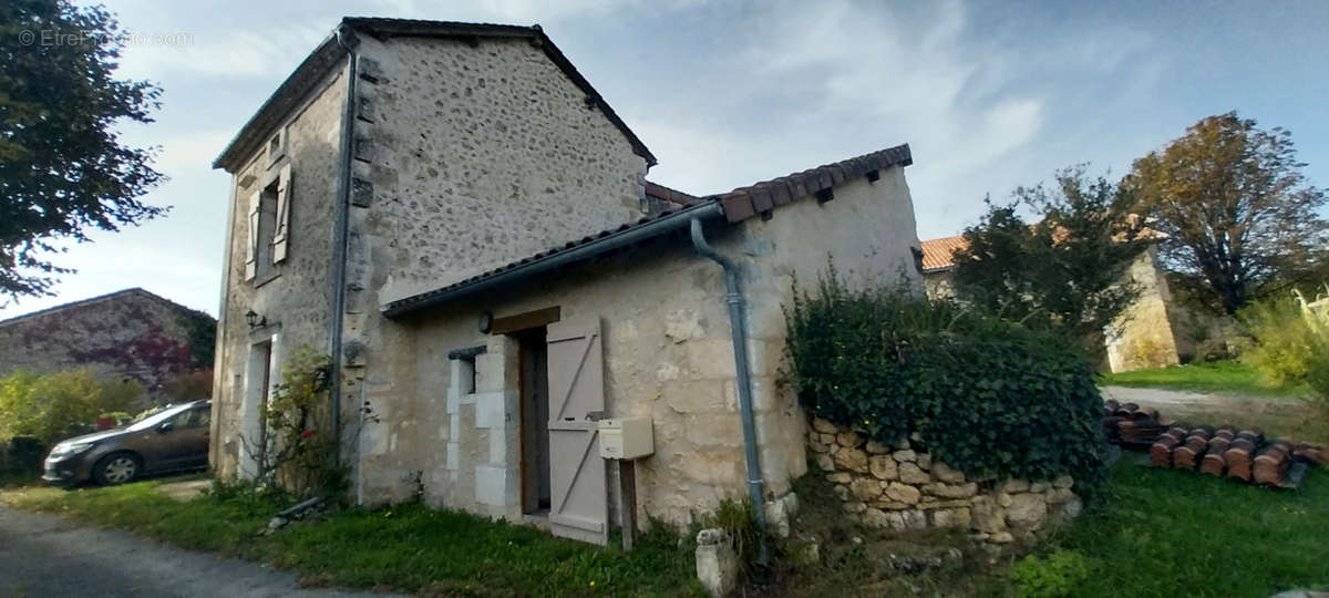 Maison à PAUSSAC-ET-SAINT-VIVIEN