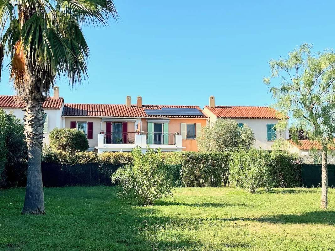 Maison à ROQUEBRUNE-SUR-ARGENS