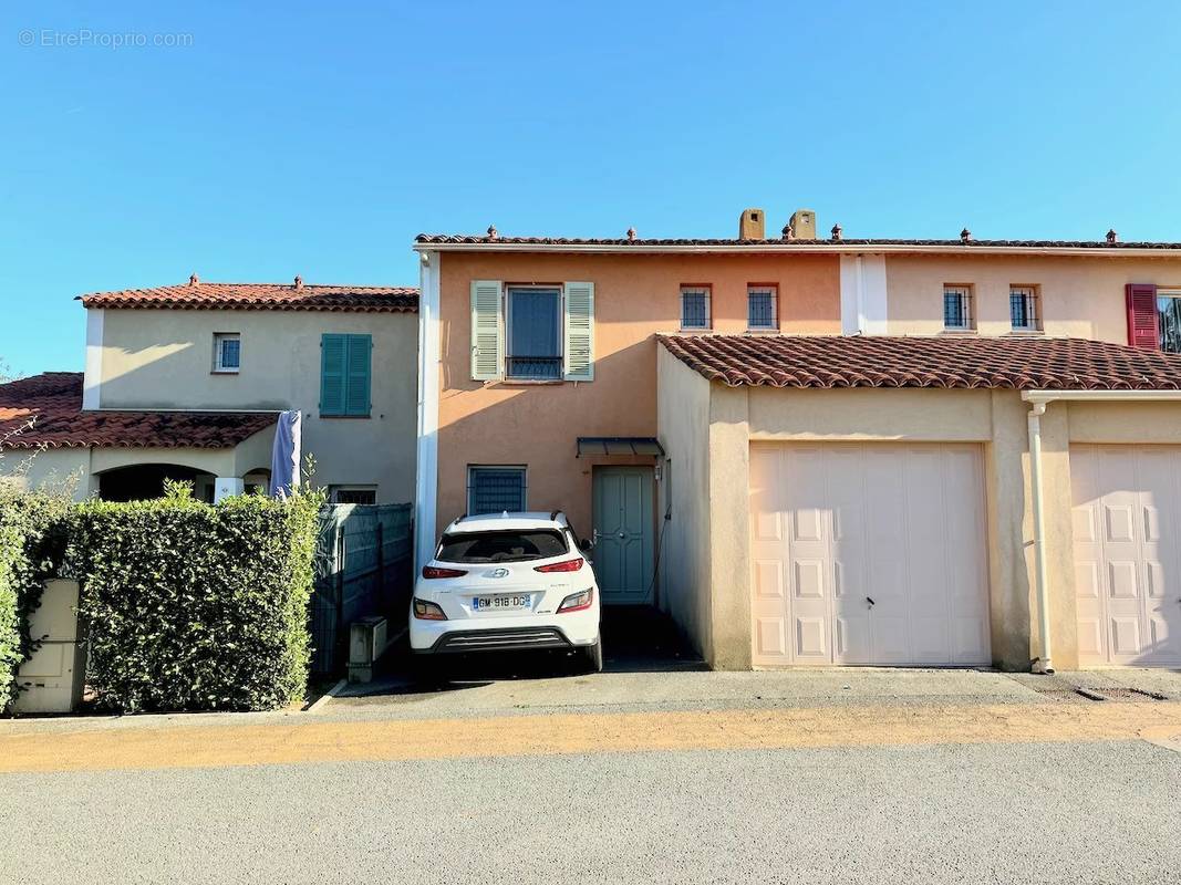 Maison à ROQUEBRUNE-SUR-ARGENS