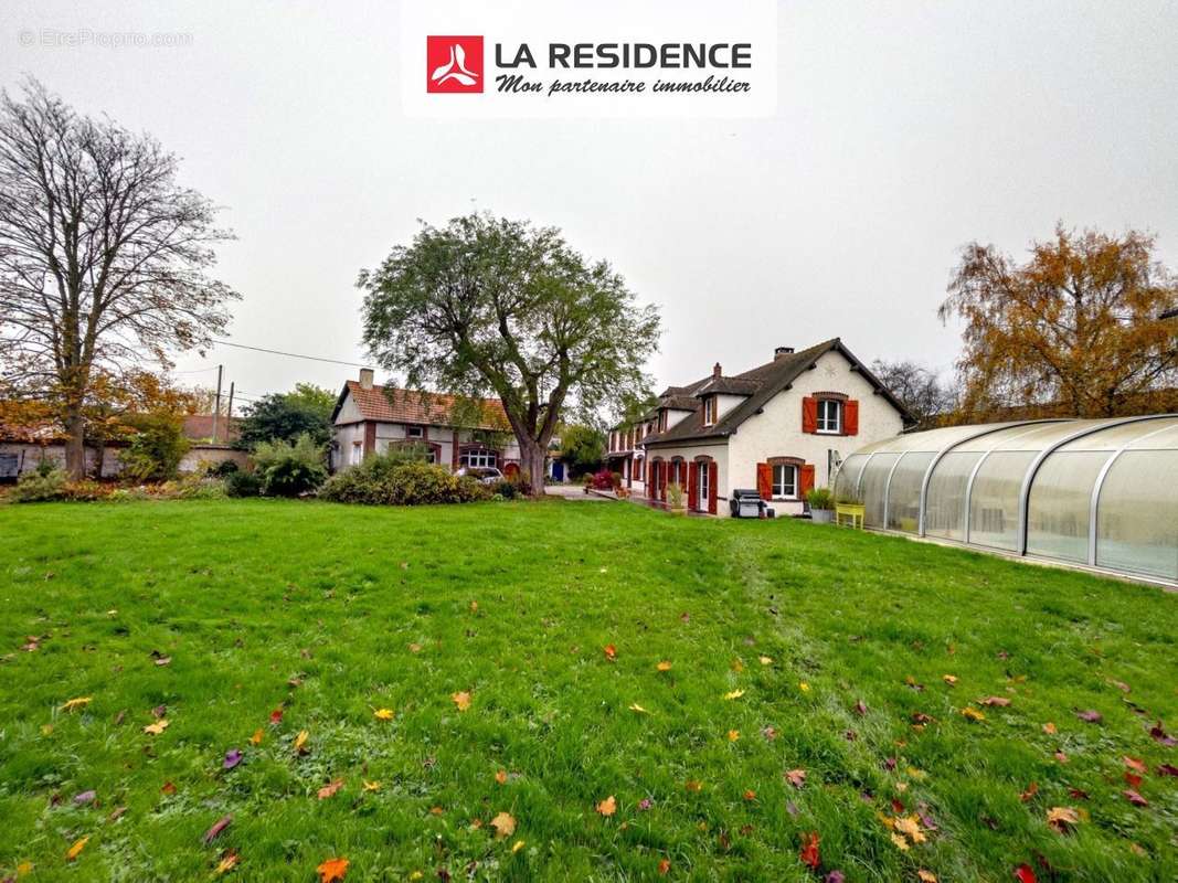 Maison à LA QUEUE-LES-YVELINES