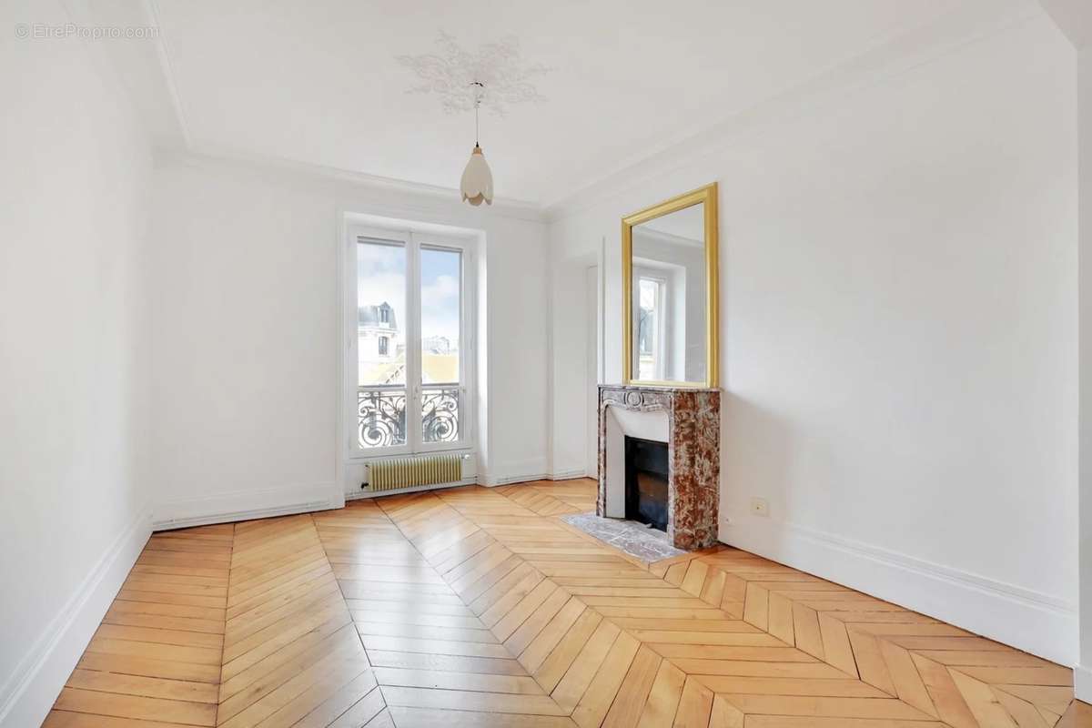 Appartement à PARIS-10E