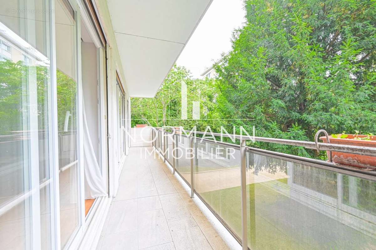 Appartement à NEUILLY-SUR-SEINE