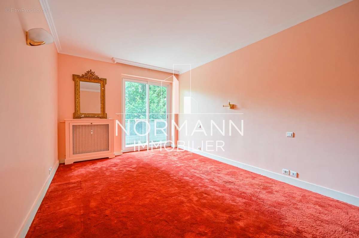 Appartement à NEUILLY-SUR-SEINE