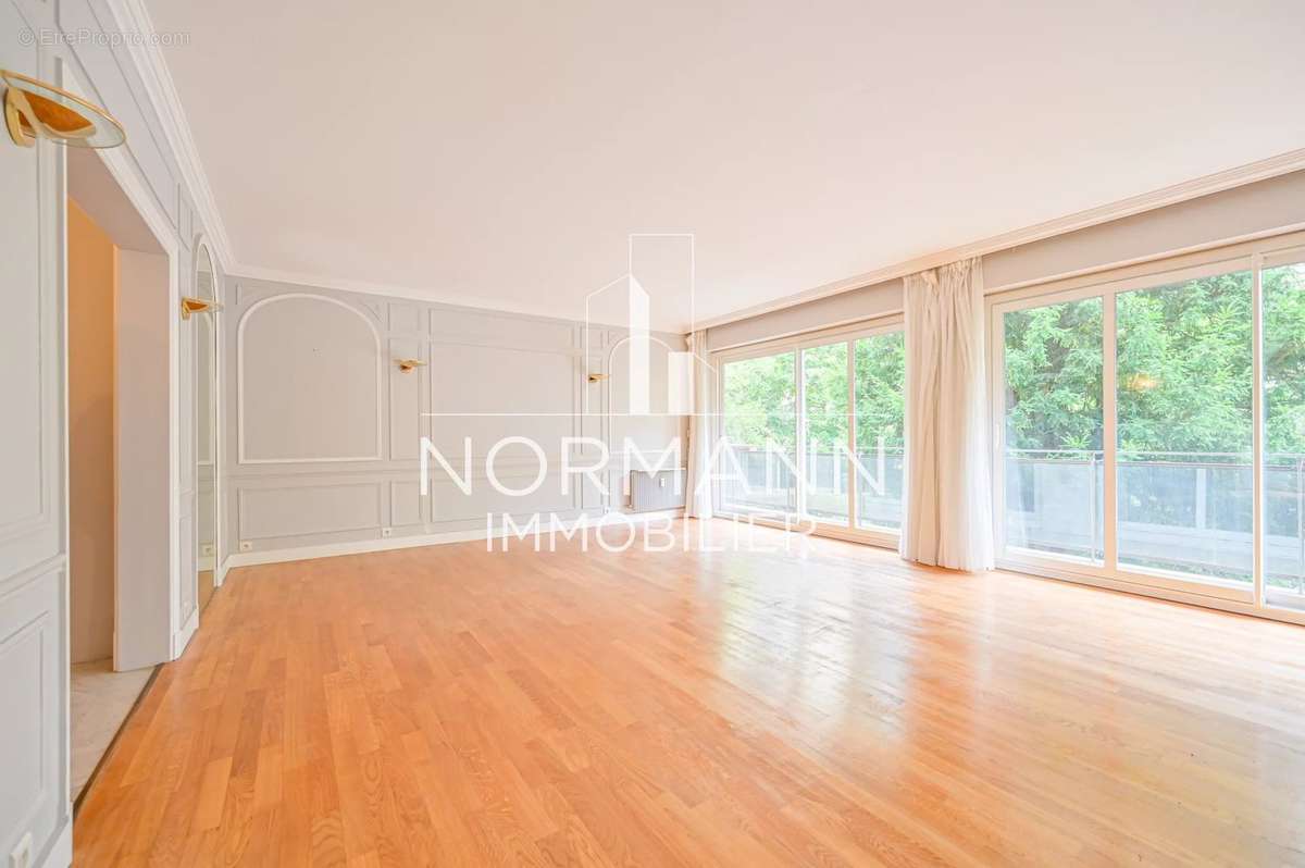 Appartement à NEUILLY-SUR-SEINE