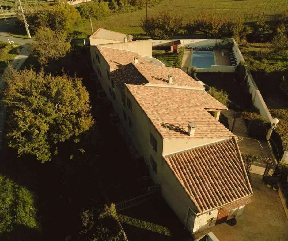 Maison à CHATEAUNEUF-VAL-SAINT-DONAT