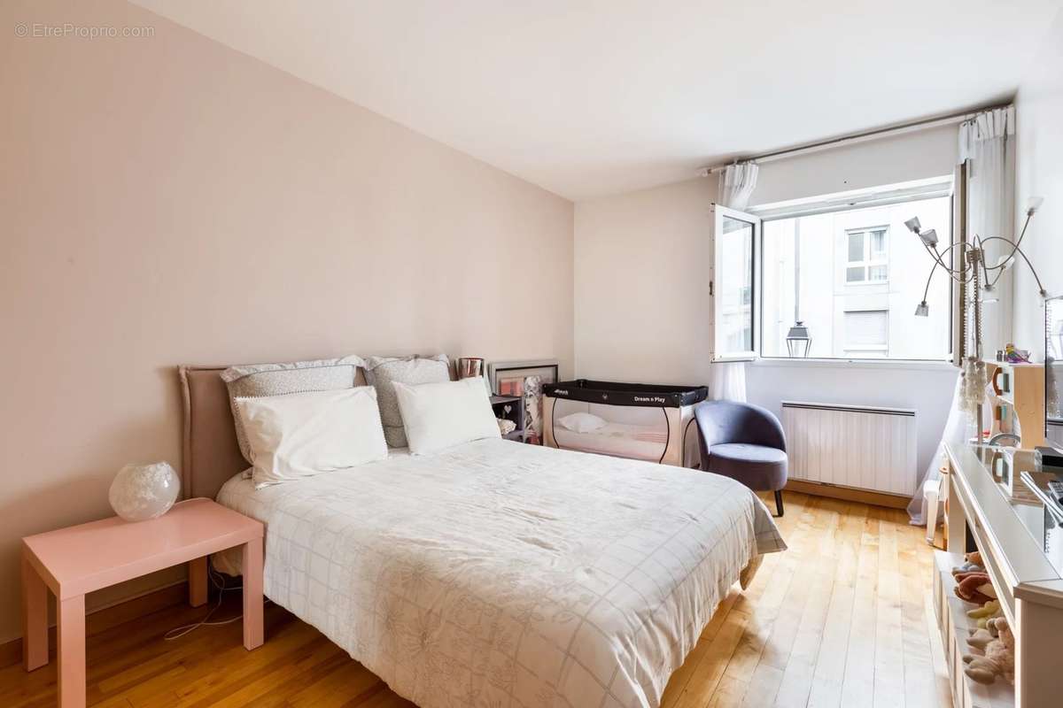 Appartement à PARIS-3E