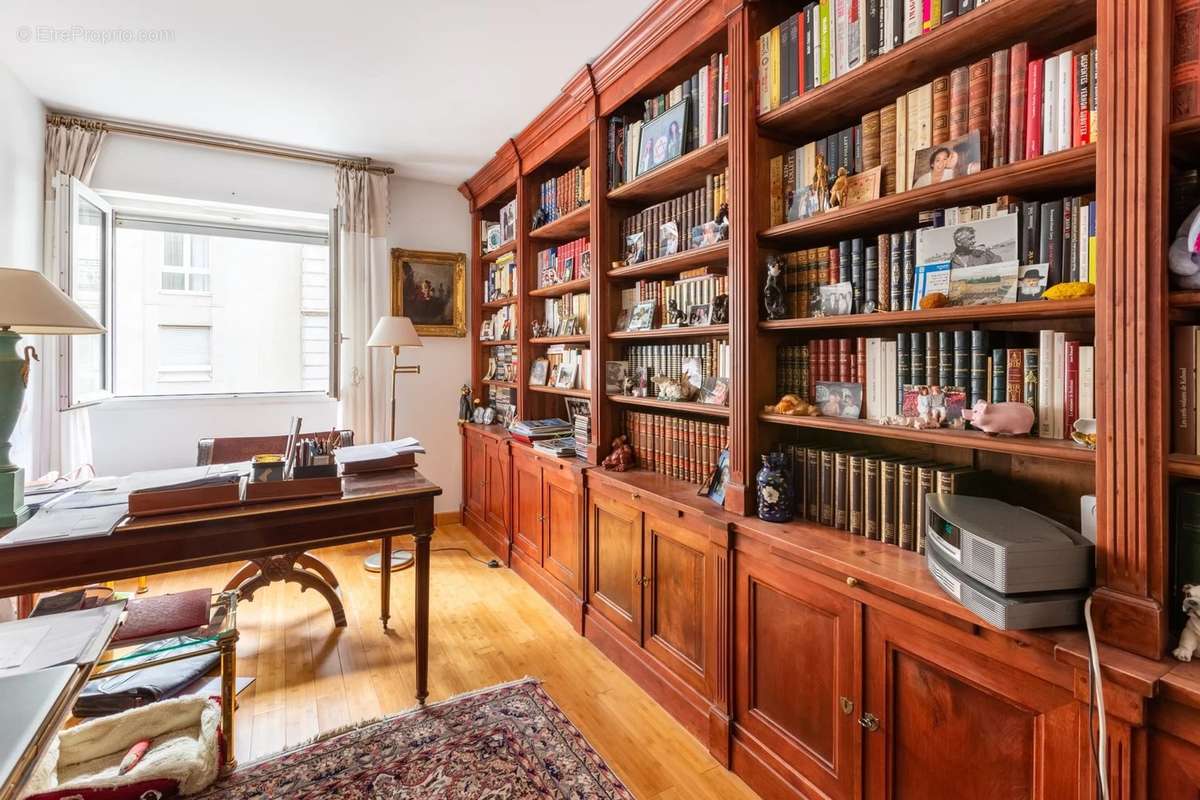 Appartement à PARIS-3E