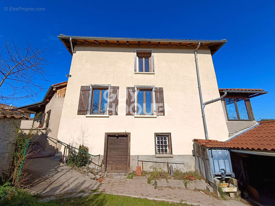 Maison à SAINT-ETIENNE-LE-MOLARD