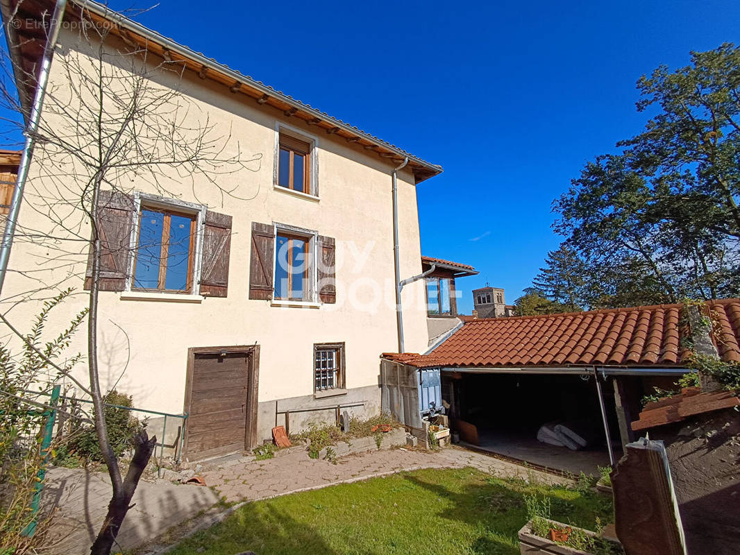 Maison à SAINT-ETIENNE-LE-MOLARD