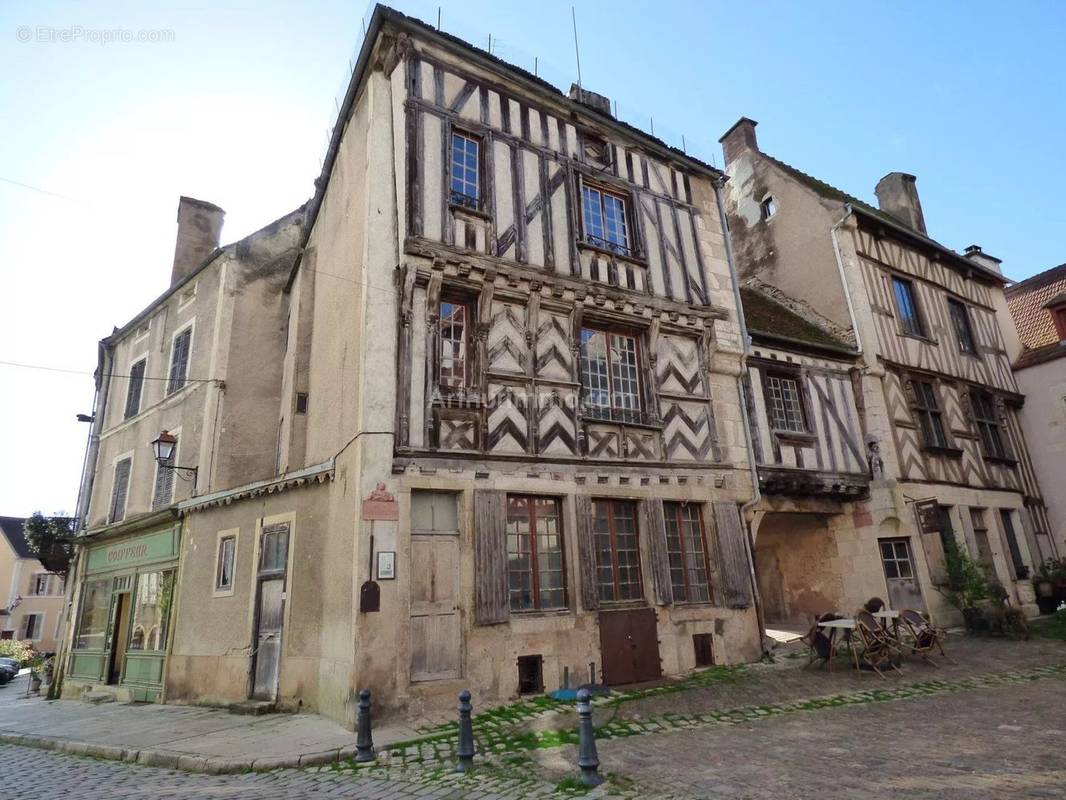 Maison à NOYERS