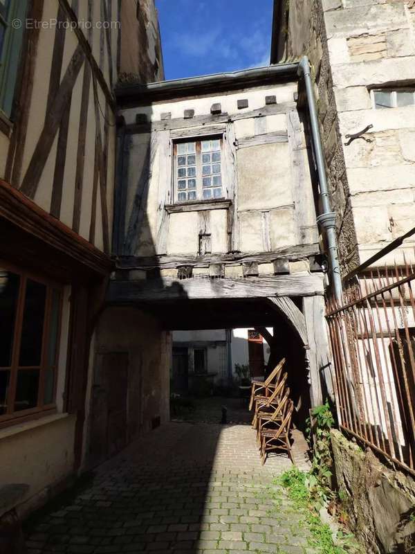 Maison à NOYERS