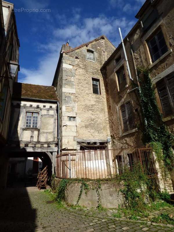 Maison à NOYERS