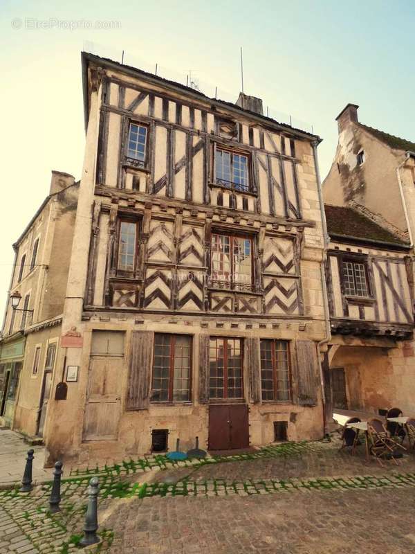 Maison à NOYERS