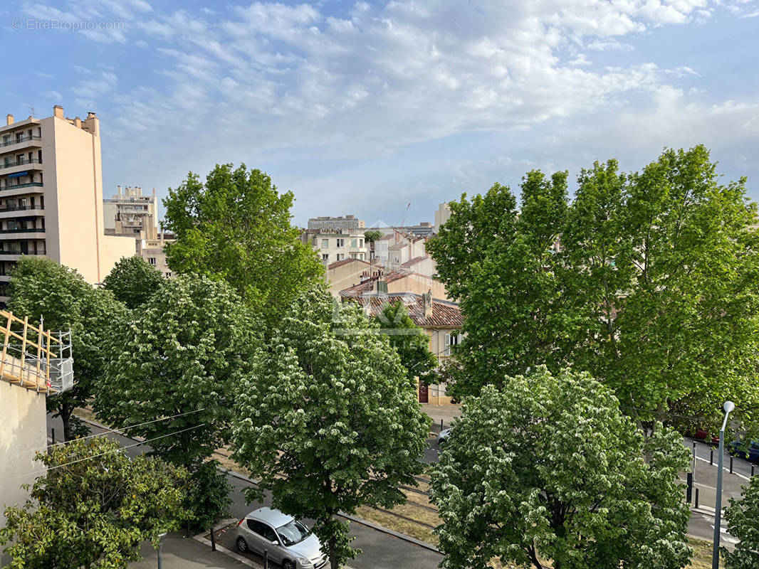 Appartement à MARSEILLE-4E