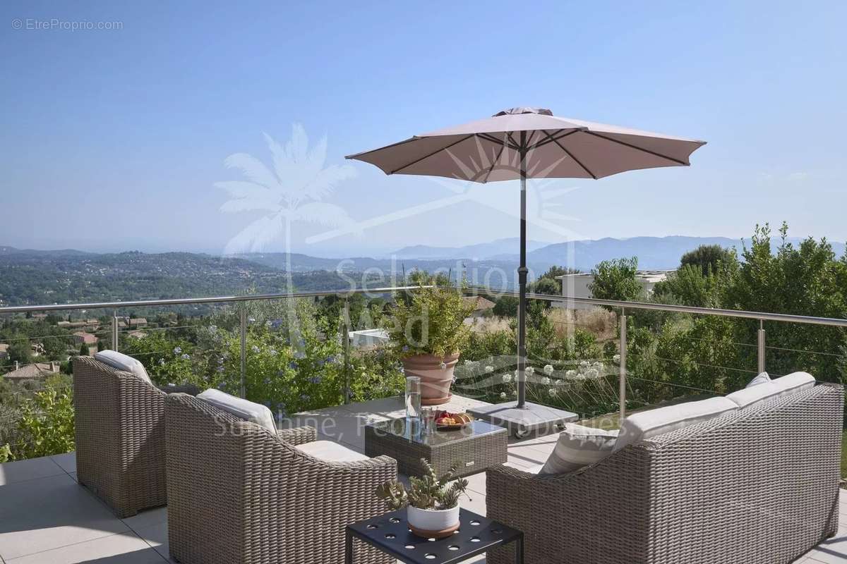 Maison à CHATEAUNEUF-GRASSE