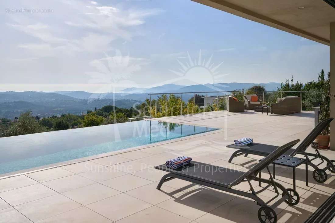 Maison à CHATEAUNEUF-GRASSE