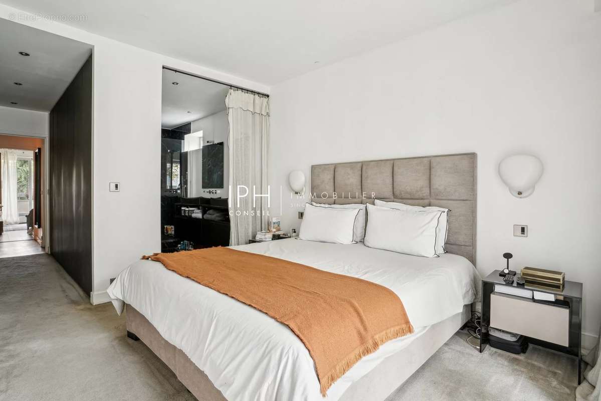 Appartement à NEUILLY-SUR-SEINE