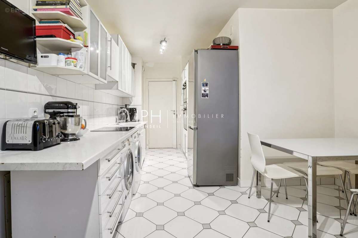 Appartement à NEUILLY-SUR-SEINE