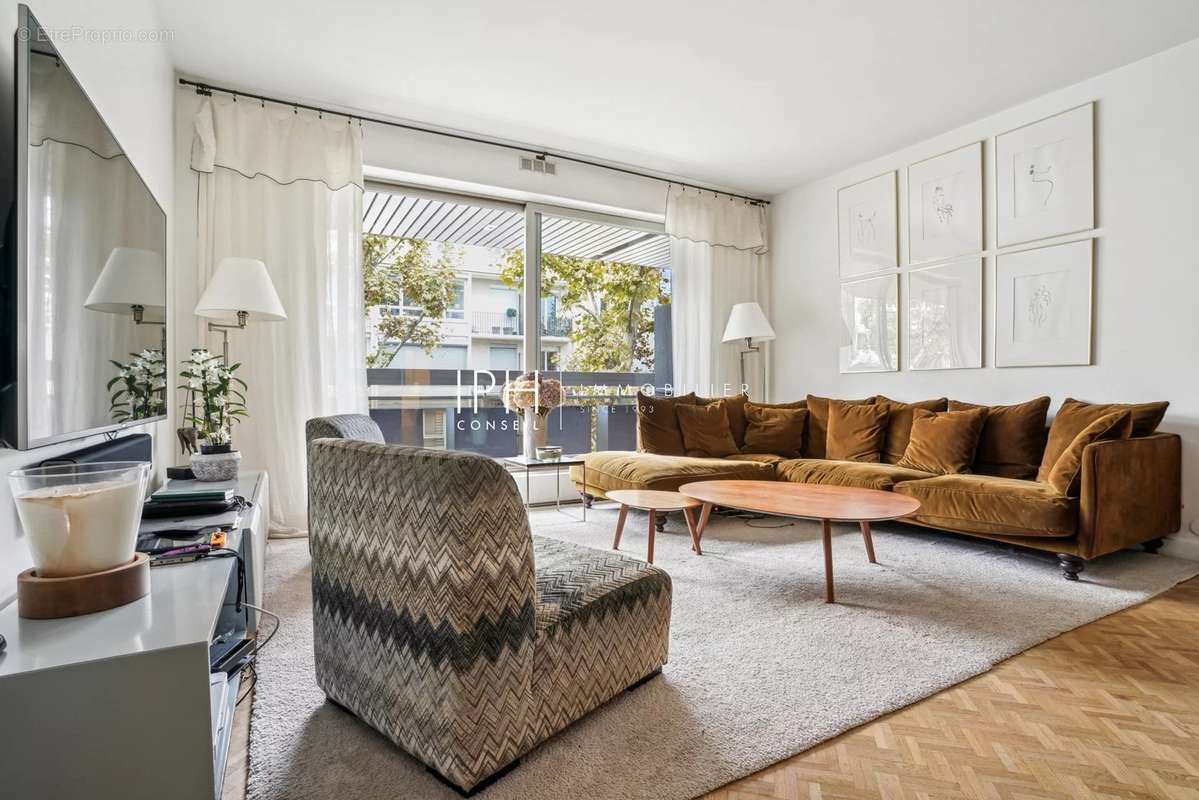 Appartement à NEUILLY-SUR-SEINE