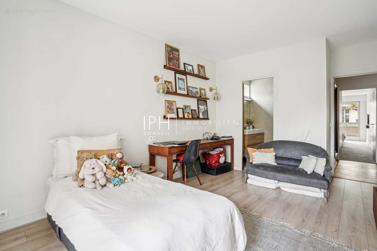 Appartement à NEUILLY-SUR-SEINE