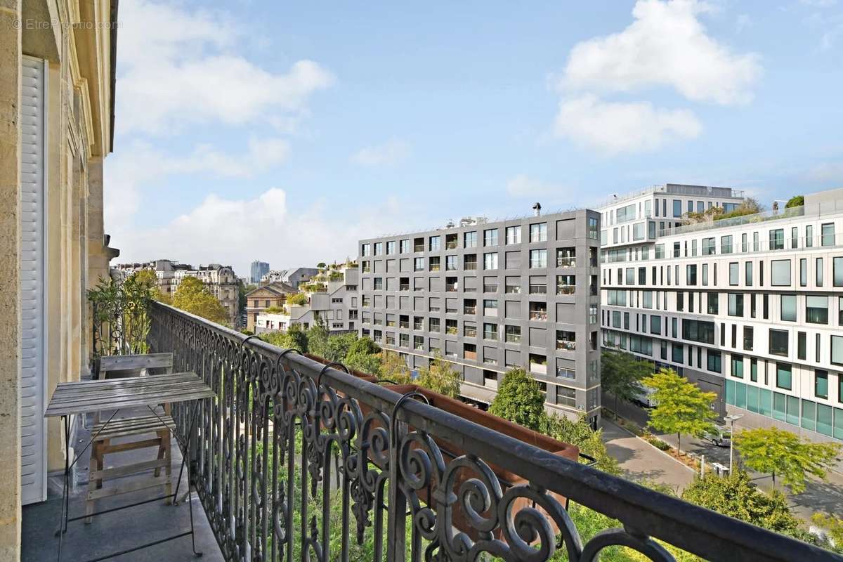 Appartement à PARIS-17E