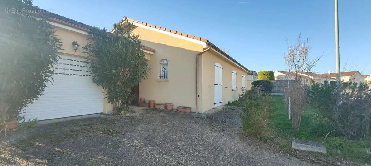 Maison à SAINT-JUNIEN