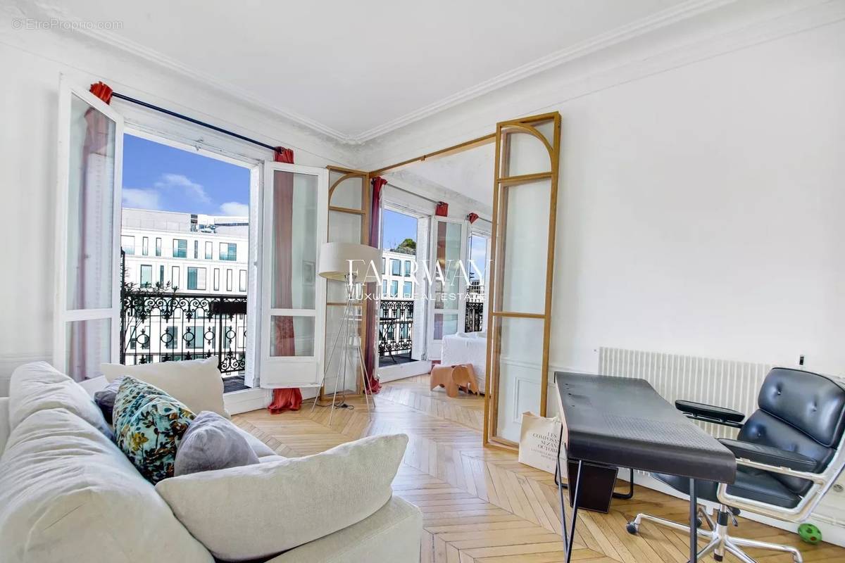 Appartement à PARIS-8E