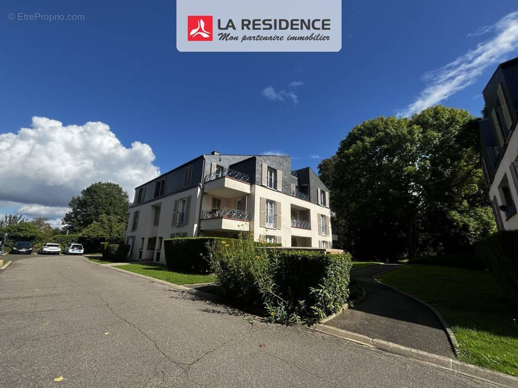 Appartement à LE MESNIL-SAINT-DENIS