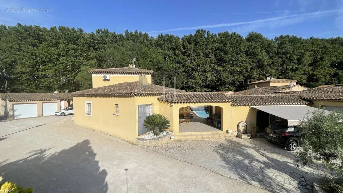 Appartement à SAINT-MARTIN-DE-CRAU