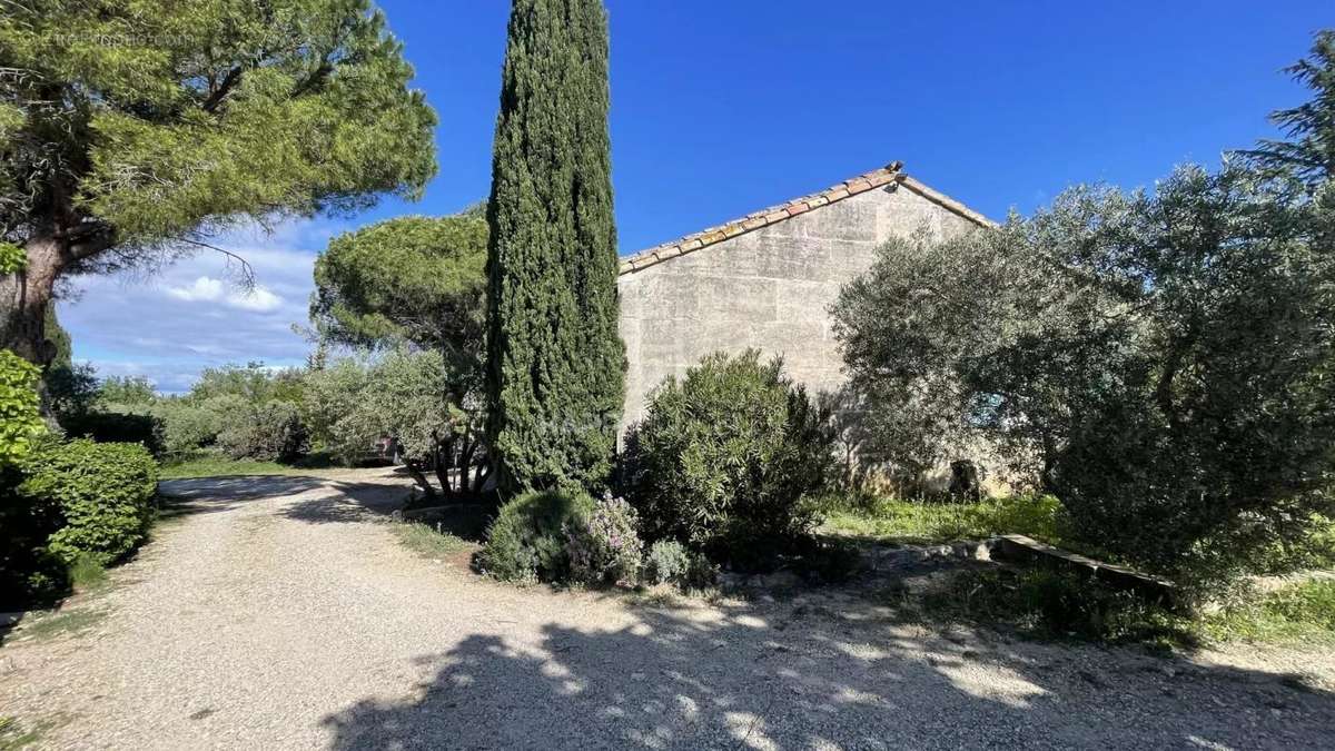 Maison à FONTVIEILLE