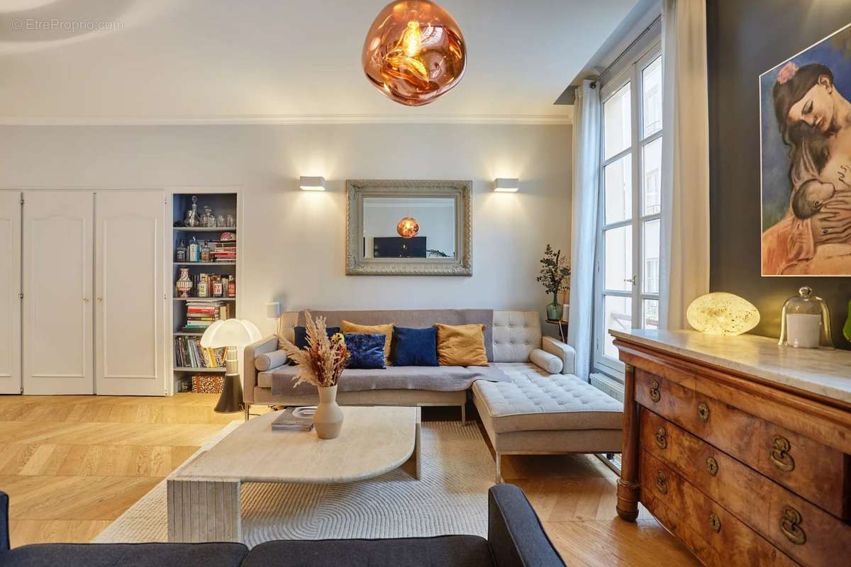 Appartement à PARIS-2E