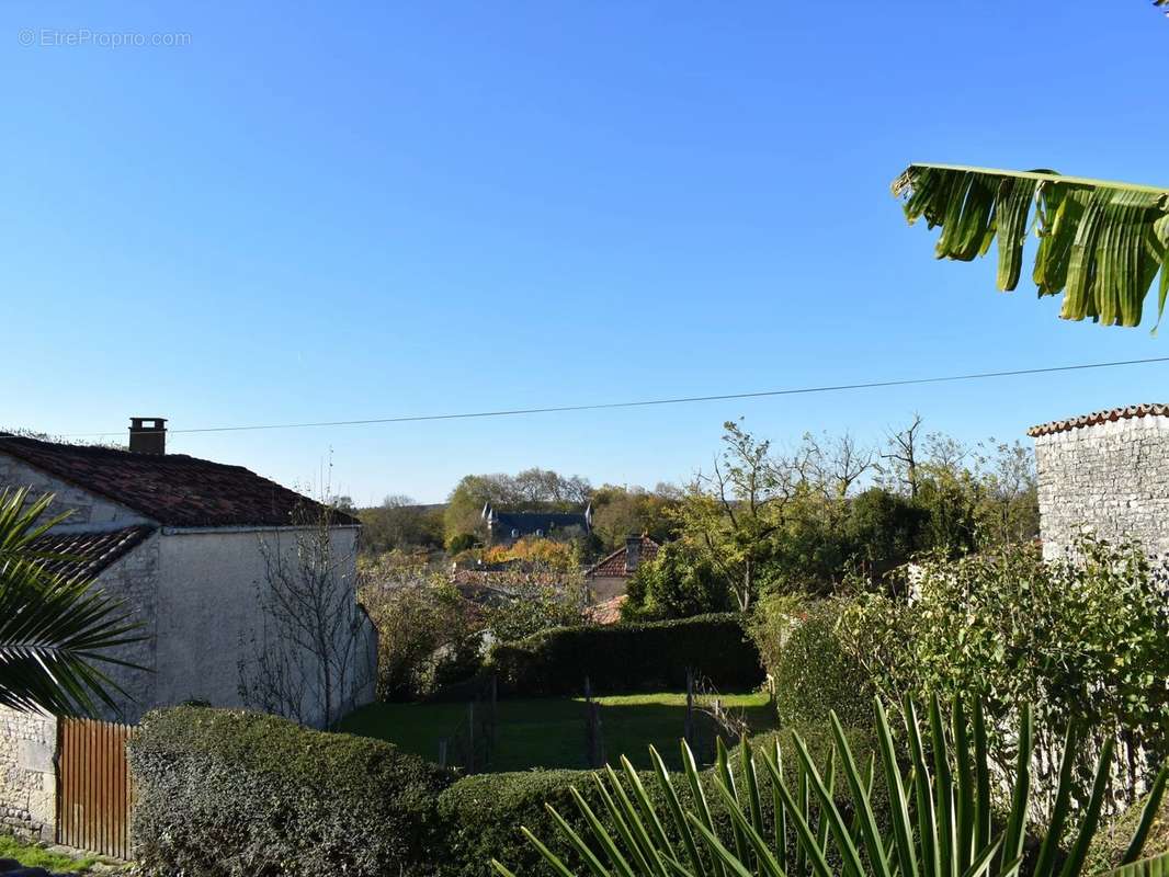 Maison à DAMPIERRE-SUR-BOUTONNE