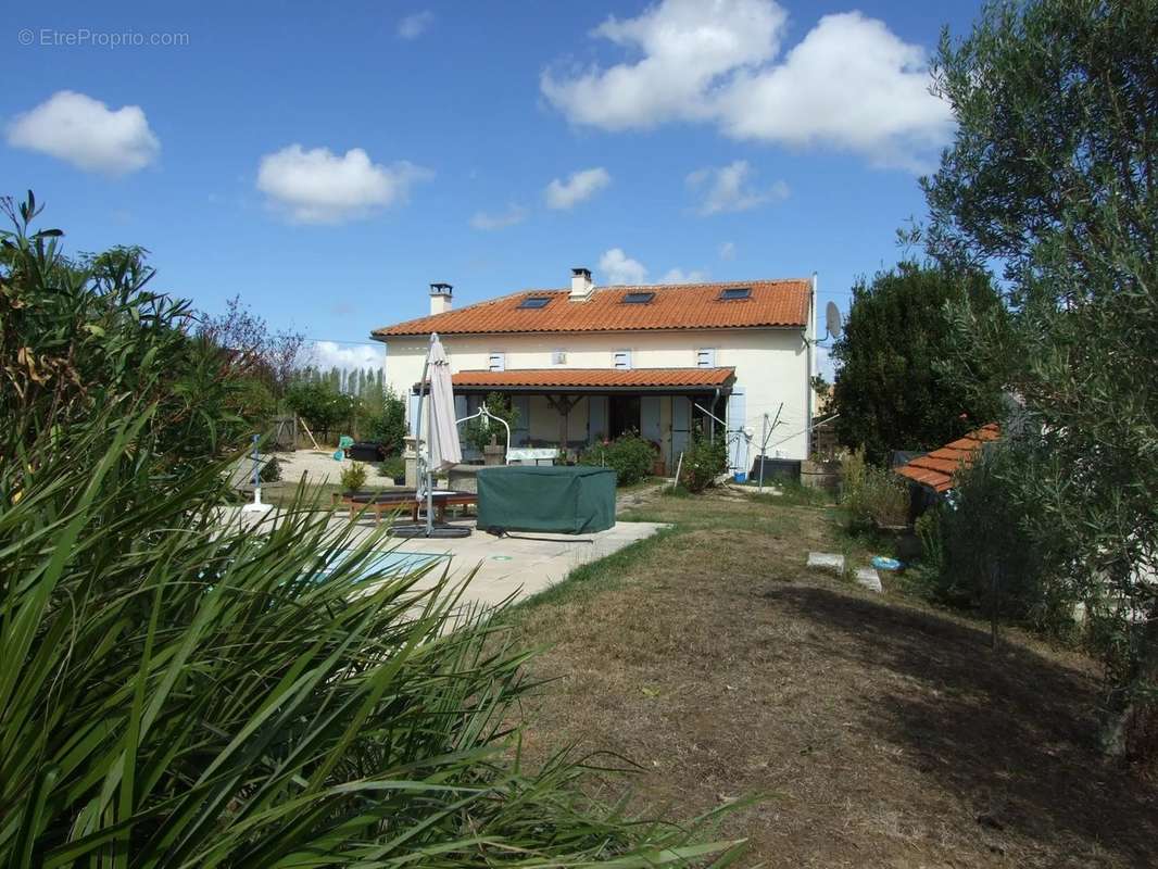 Maison à SAINT-GEORGES-DES-AGOUTS