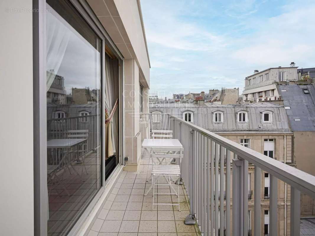 Appartement à PARIS-8E