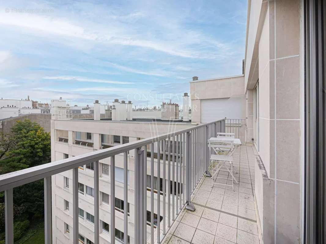 Appartement à PARIS-8E