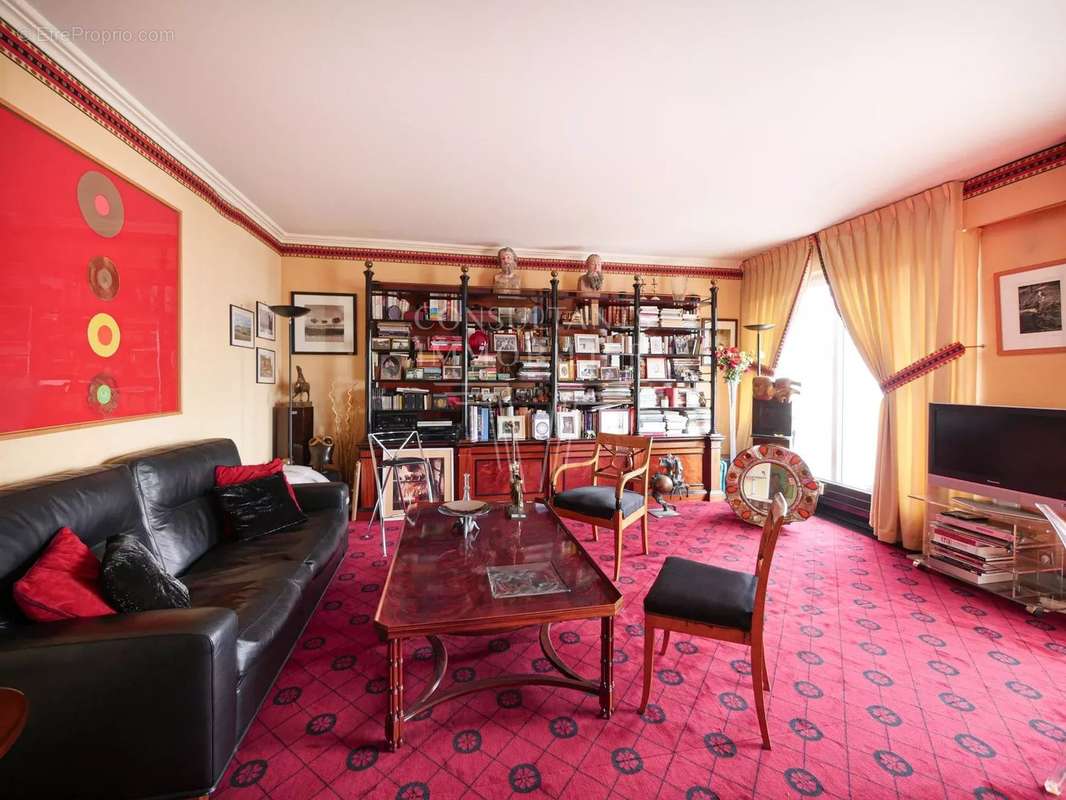 Appartement à PARIS-8E