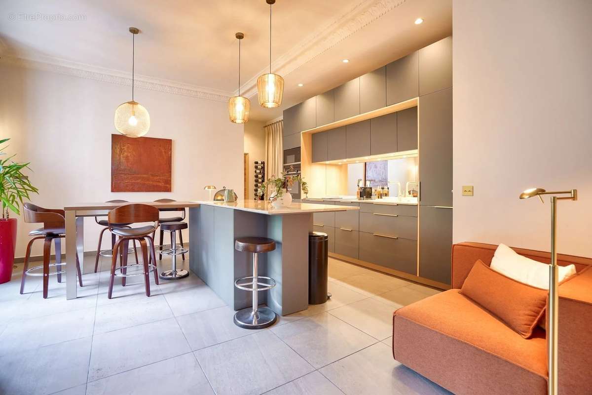 Appartement à PARIS-8E