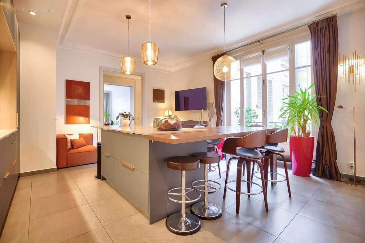 Appartement à PARIS-8E