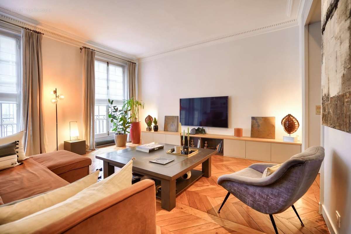 Appartement à PARIS-8E