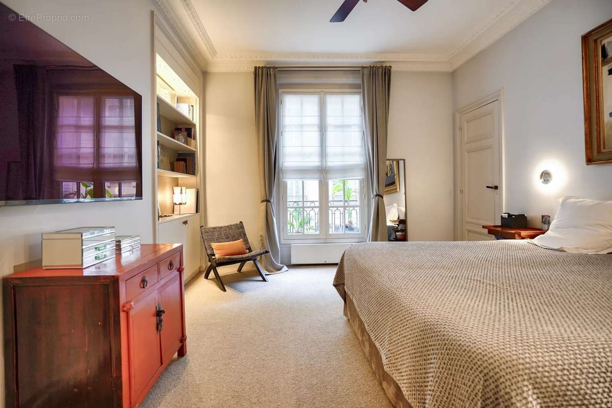 Appartement à PARIS-8E