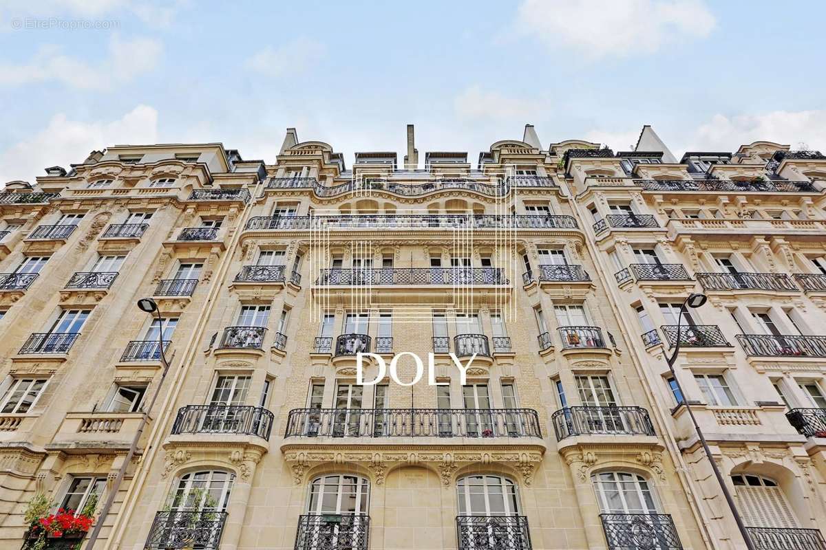 Appartement à PARIS-17E