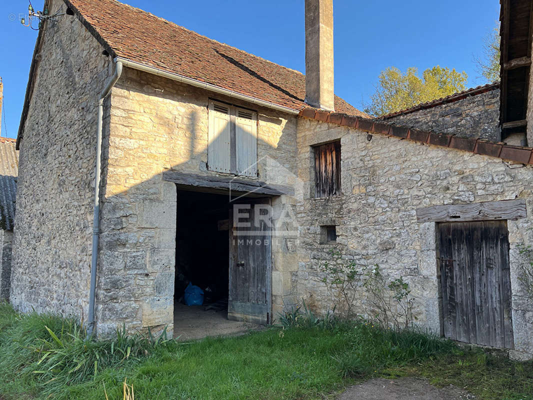 Maison à COULAURES